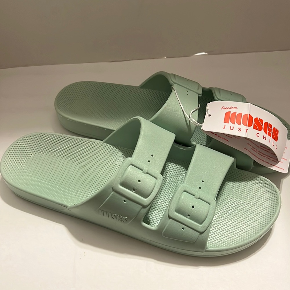 NWT Freedom Moses Sandals